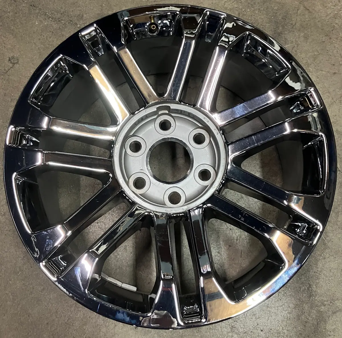 One 2015-2020 Cadillac Escalade Esv Factory Oem 20 Wheel 4737 Chrome Rim 20997840 1
