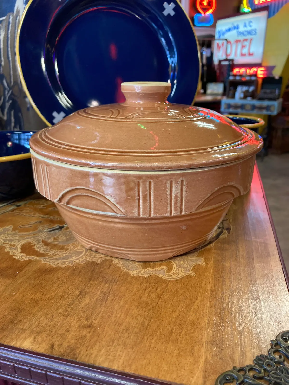 Watt Pottery Bowl With Lid 2