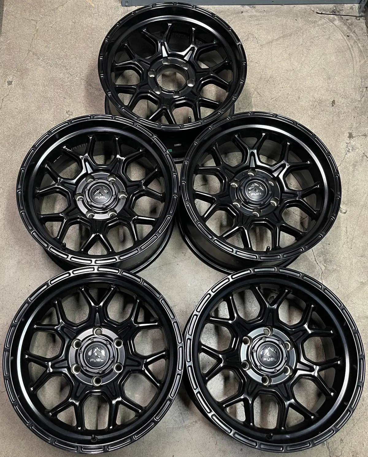 5 Take Off Fuel Tech 18 Wheels Black Silverado Tahoe Sierra Yukon 6X5.5 Mhtd670 18908445 1
