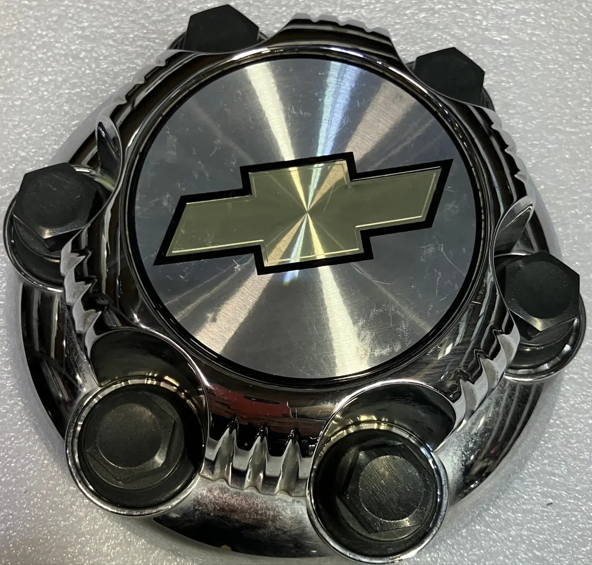 08252096 One Single Oem Chevrolet 1500 Chrome Center Cap For Steel Wheels 1