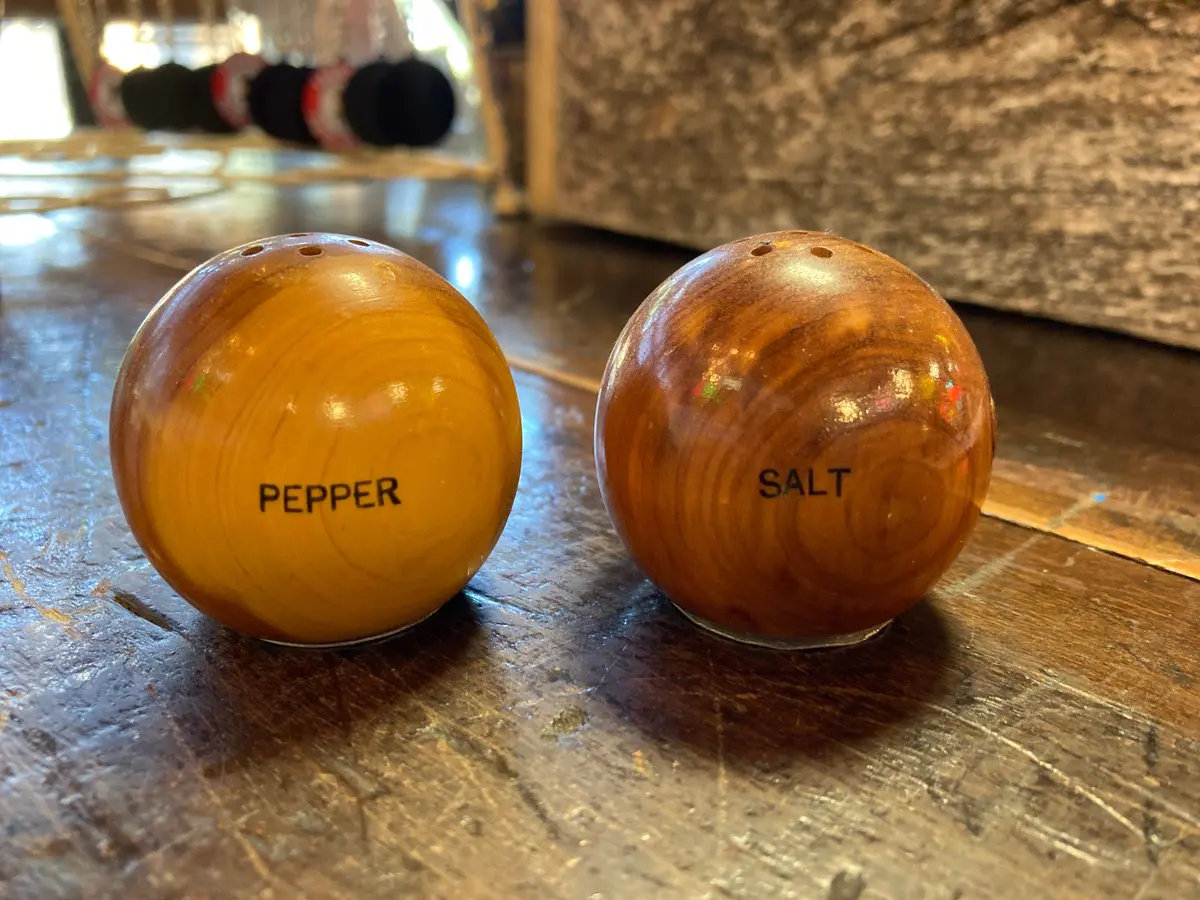 Round Wood Salt/Pepper Shaker Set 1
