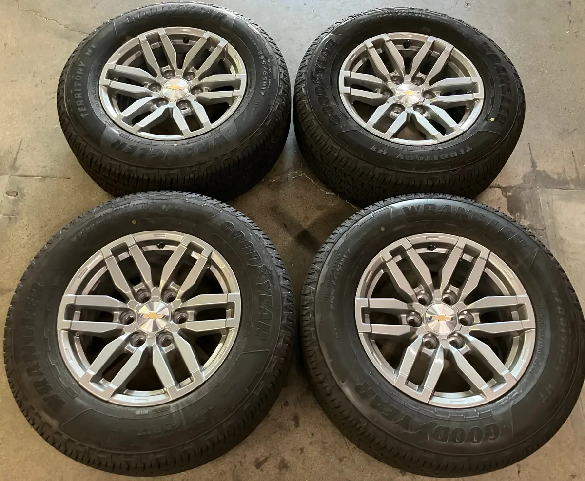 Sold 2025 Chevy Colorado Factory 17 Inch Oem Wheels 8494336 Tires Goodyear 225/65/17 1