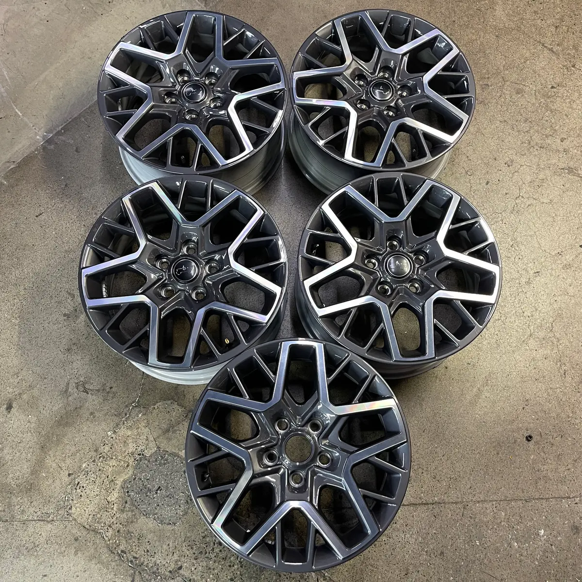 Sold Five 2025 Jeep Wrangler Factory 18 Wheels Oem Rims Gladiator 6Sv84trmaa 1