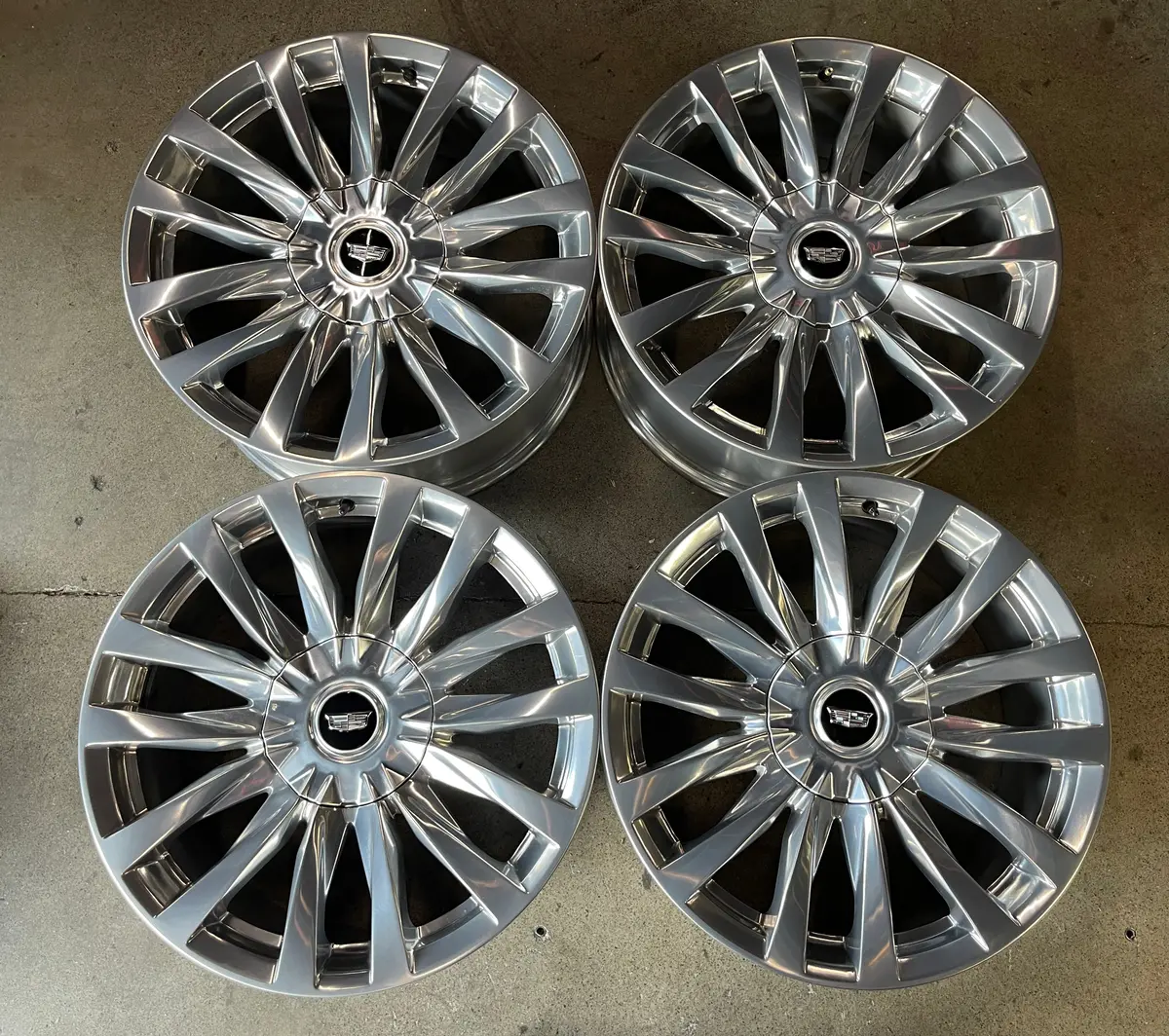 Sold Four 2024 2025 Cadillac Escalade Platinum Factory 22 Wheels Oem Rims 87835102 1
