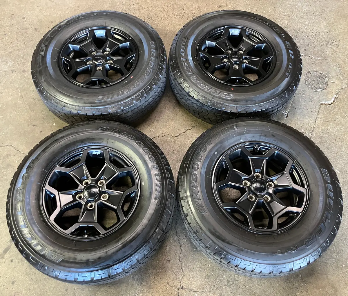 Sold 2023 Jeep Gladiator Wrangler Jk Jl Factory 17 Wheels Tires Black Bridgestone At Rhs 255/75/17 1