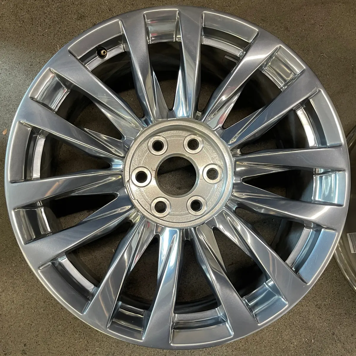 Sold Single 2025 Cadillac Escalade Platinum Factory 22 Wheel Oem Rim 84460119 Polished 1