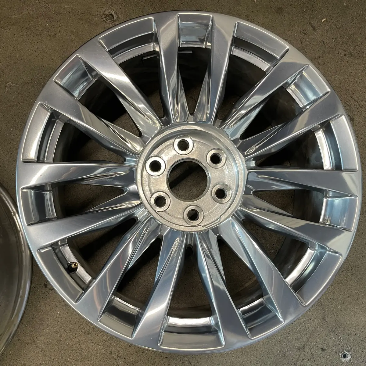 Sold (1) 2025 Cadillac Escalade Platinum Factory 22 Wheel Oem Rim 84460119 Polished 1