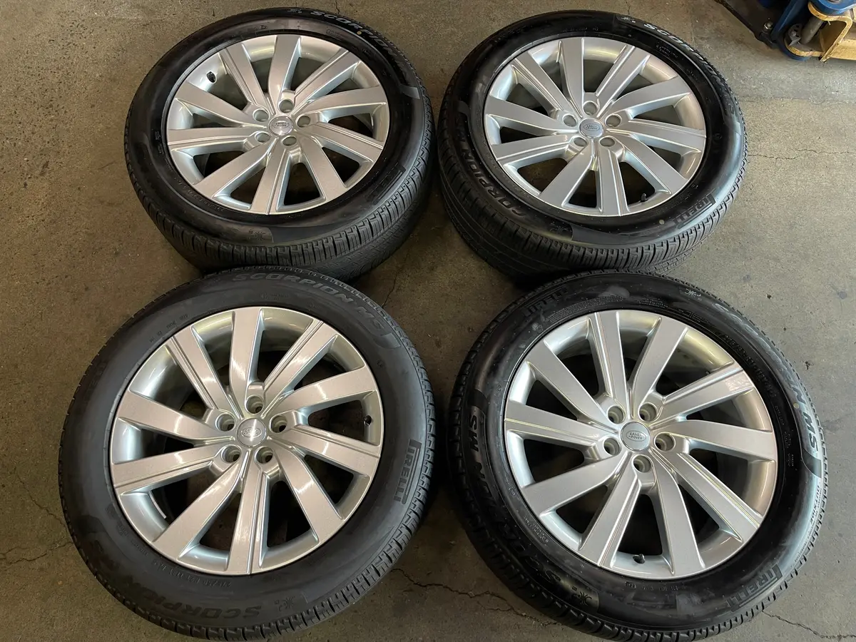 2025 Land Rover Factory 21 Wheels Tires Rims Oem 72371, Lr153236 Pirelli 275/50/21 Silver 1