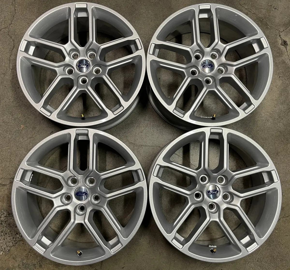 Sold Four 2025 Ford Explorer Factory 18" Wheels Rims Oem Rb5c1007b1a 1