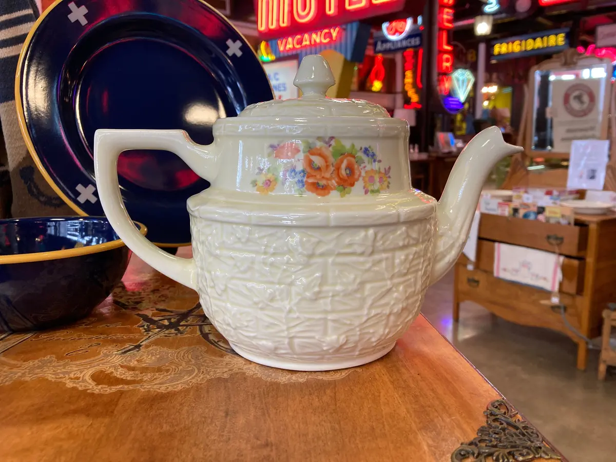 White Floral Drip-O-Lator Coffee Pot 1