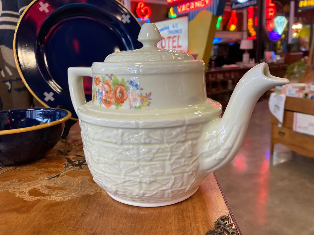 White Floral Drip-O-Lator Coffee Pot 2