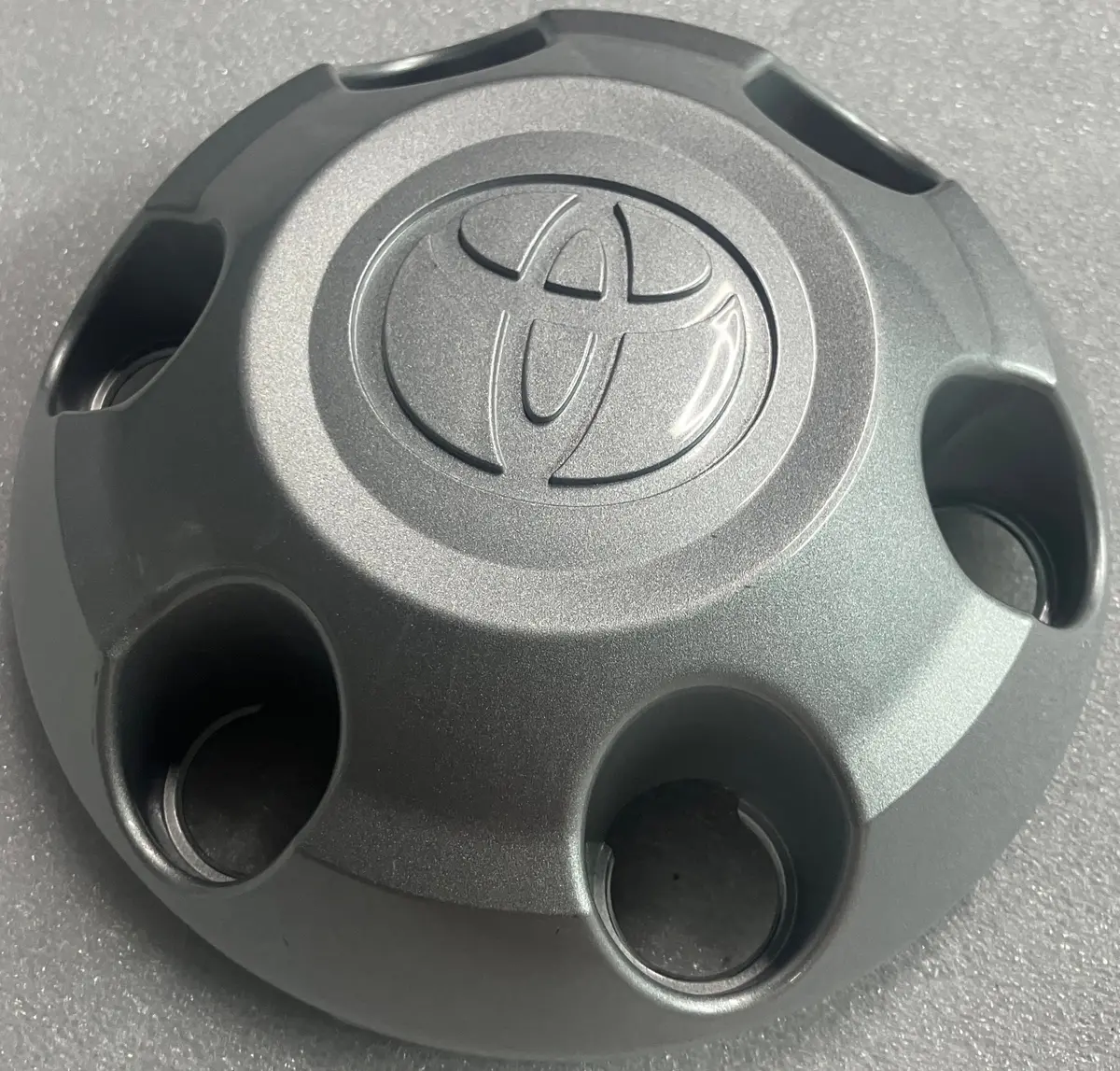 One Single Oem Toyota Tacoma Center Cap For 16" Silver Steel 4260B-04010 Wheel 1