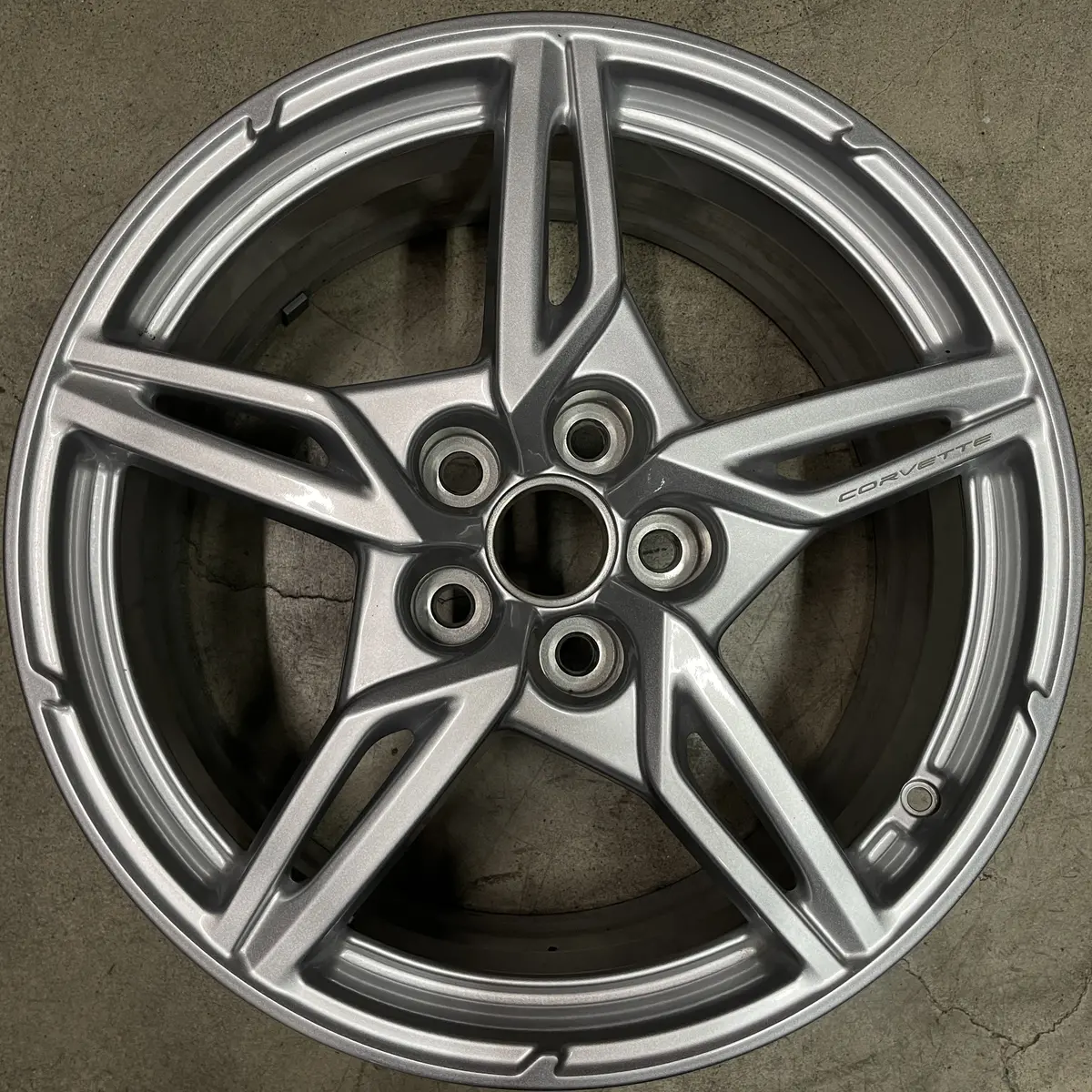 One 2023 Corvette C8 Front Factory 19 Wheel Rim Oem 23404163 Silver 1