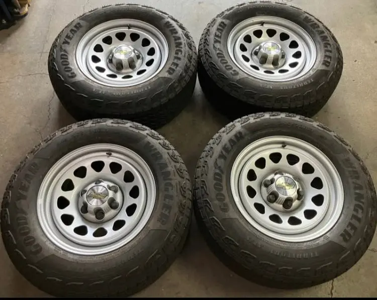 Sold 2025 Chevy Silverado 1500 Factory Steel Wheels Tires Rims 8130 Oem Goodyear 255/70/17 1