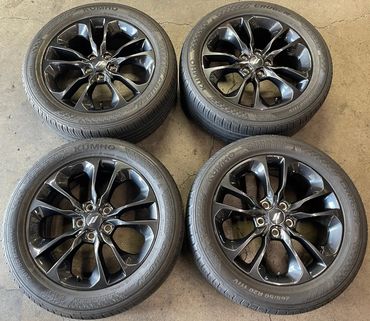 Sold 2021-2024 Dodge Durango Factory 20 Wheels Tires Oem 2730 Rims Kuhmo 265/50/20 1