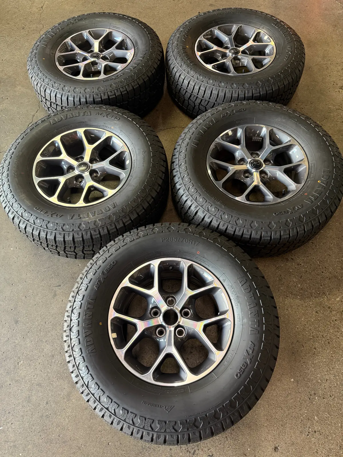 Set Of 5 Take Off 2024 2025 Jeep Wrangler Gladiator 17 Wheels Tires 285/70/17 Advanta Atx 1