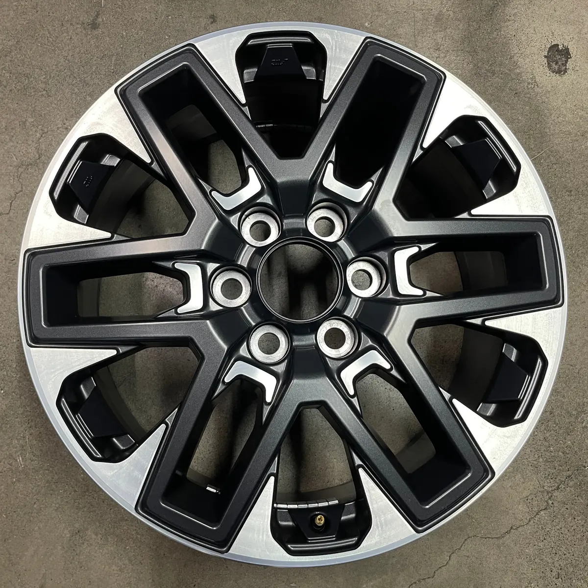 One 2024 2025 Toyota Tundra Factory 20 Wheel Oem 95295 Rim Pt946-34220 1