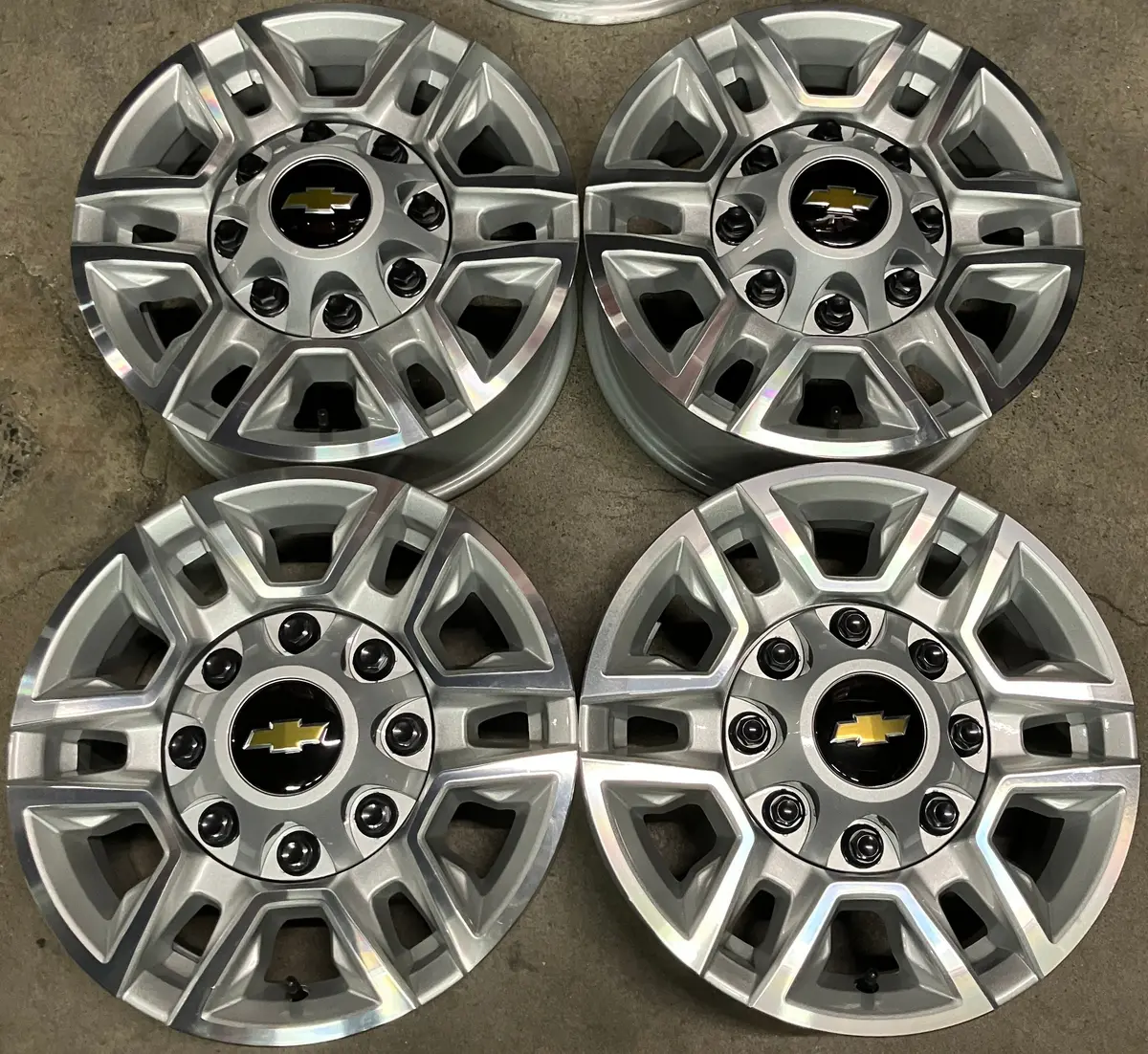 Sold Four (4) 2020-2025 Chevy Silverado Hd2500 Factory 17 Wheels Oem Rims 23377040 1