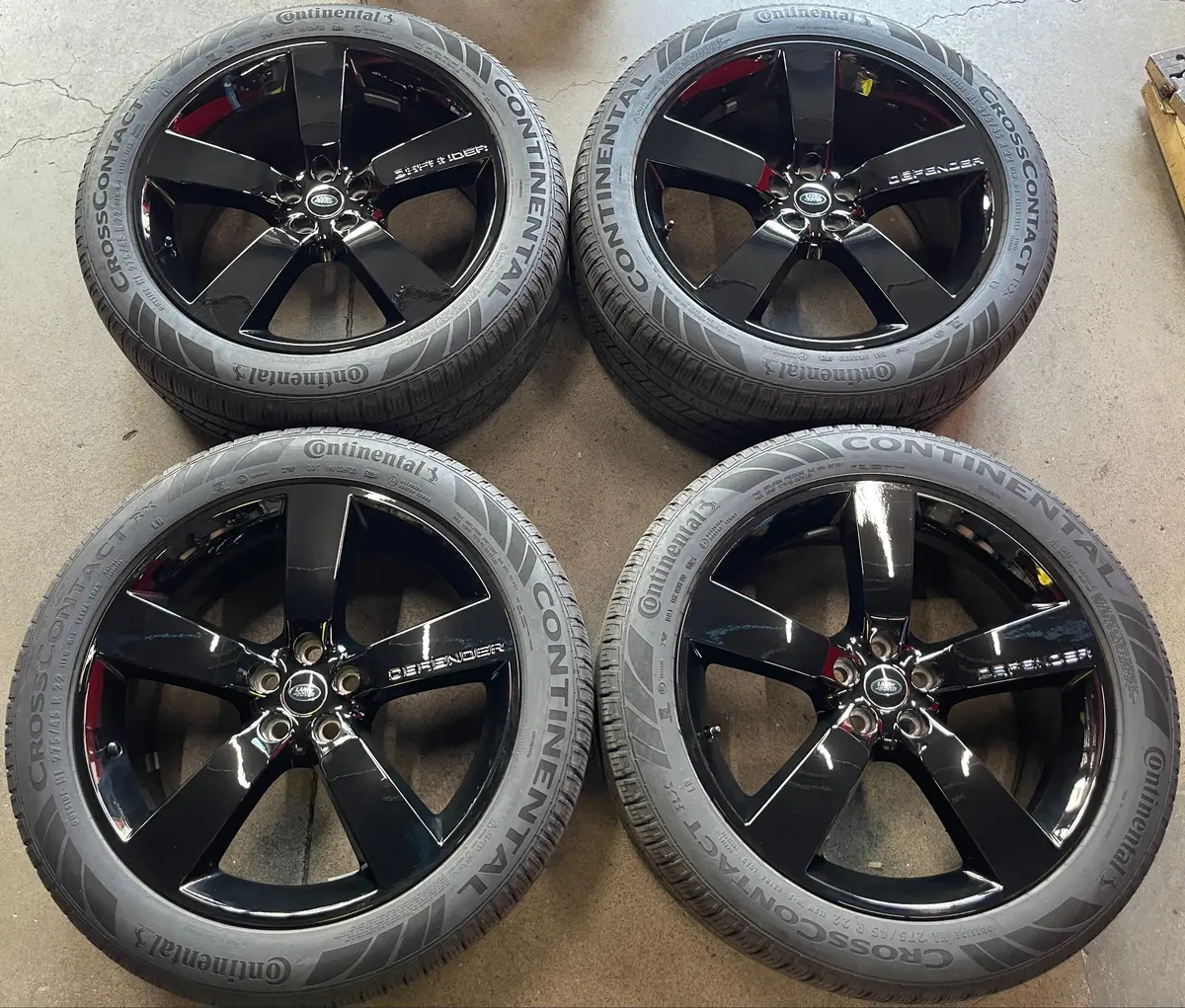 Sold Four 2025 Range Rover Defender Factory 22 Wheels Tires Rims Oem Black L8bm1007ad 1