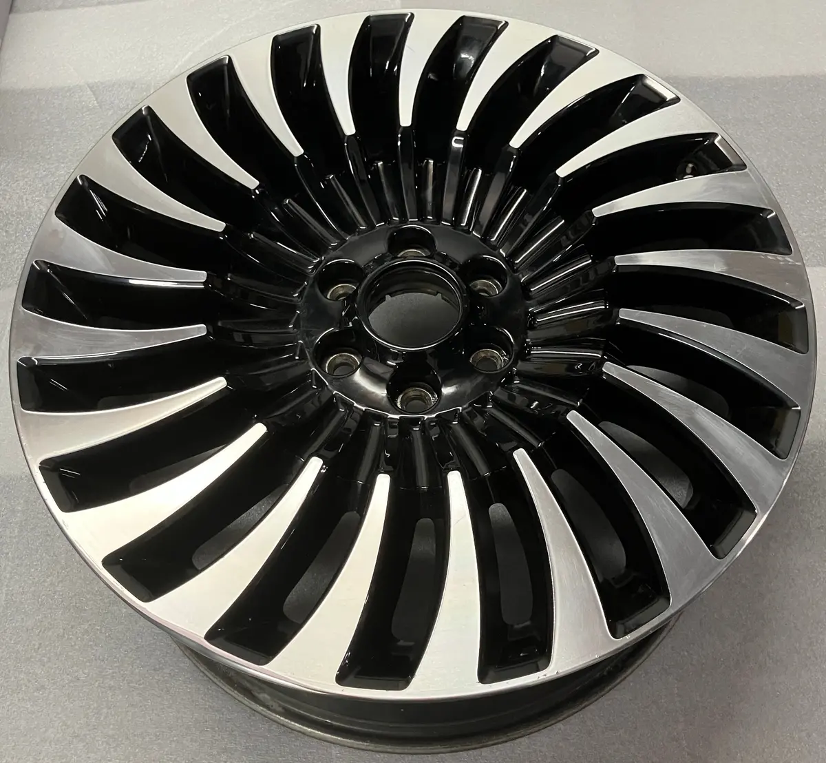 Sold (1) 2024 2025 Lincoln Navigator Black Label Factory 22 Wheel Oem 10499 Rim Nl741007pa 1