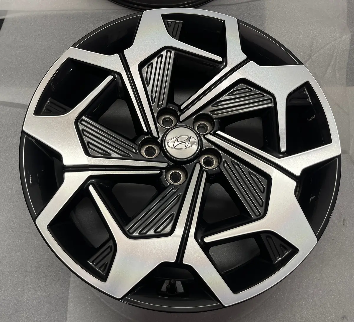 Sold (1) Single 2022 Hyundai Palisade Factory 20 Wheel Oem Rim 52910S8350 1