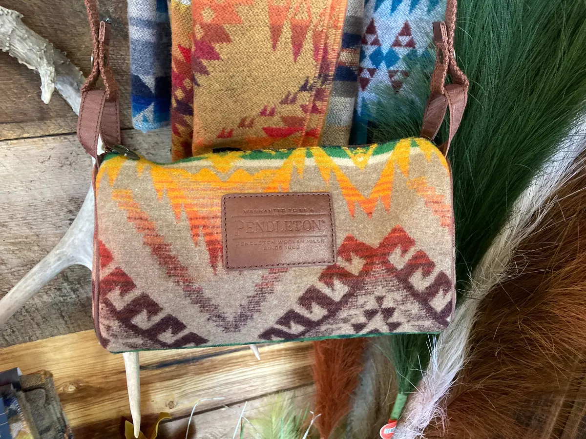 Pendleton Travel Kit In The Sawtooth Mountain Pattern 1
