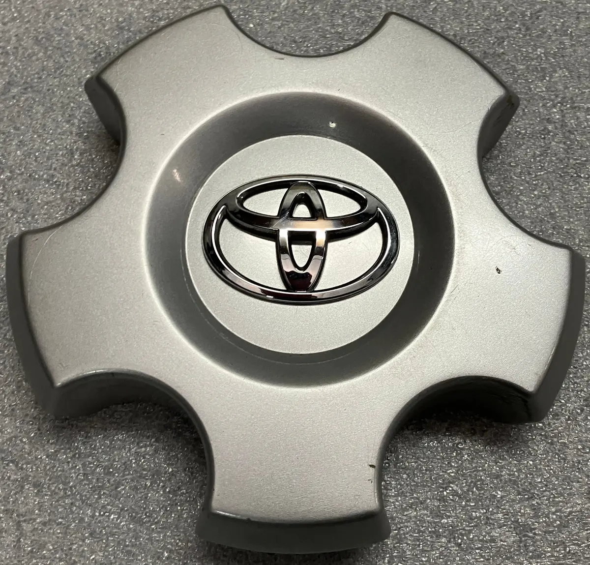 Sold Single 2007-2013 Toyota Tundra Sequoia Oem Center Cap 42603-0C070 69517 1