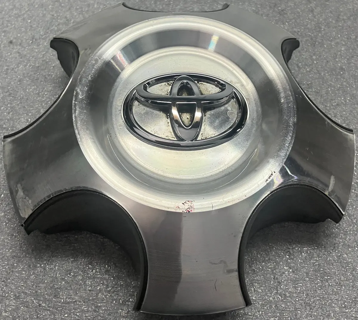 Single Factory Genuine Oem 2007-2022 Toyota Tundra Center Cap 426030C 69533100 1