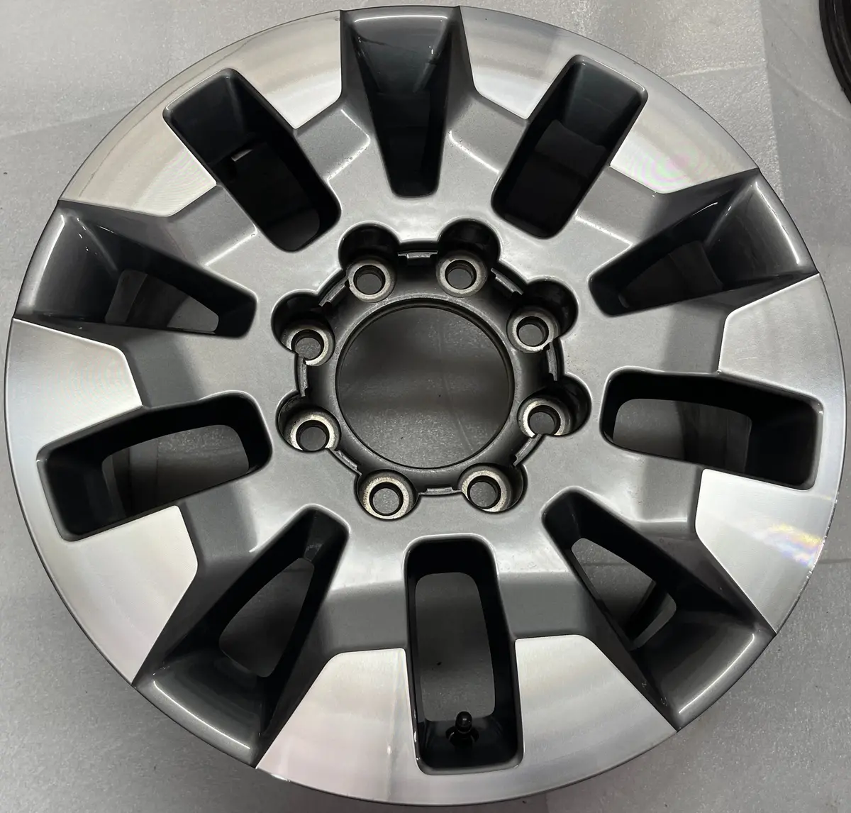 Sold One (1) Single 2025 Chevrolet Silverado 2500 Machined Grey 20 Wheel Rim 14032 Oem 84742718 1