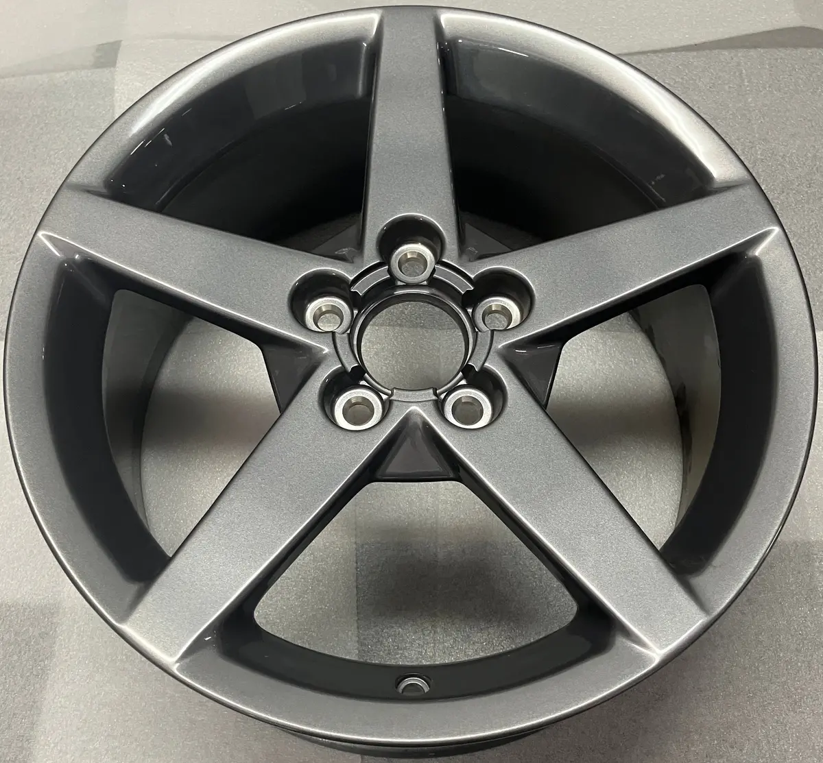 Sold One Factory 2005-2007 Chevrolet Corvette Front 18 Wheel 9594346 Oem 5207 Rim Charcoal 1