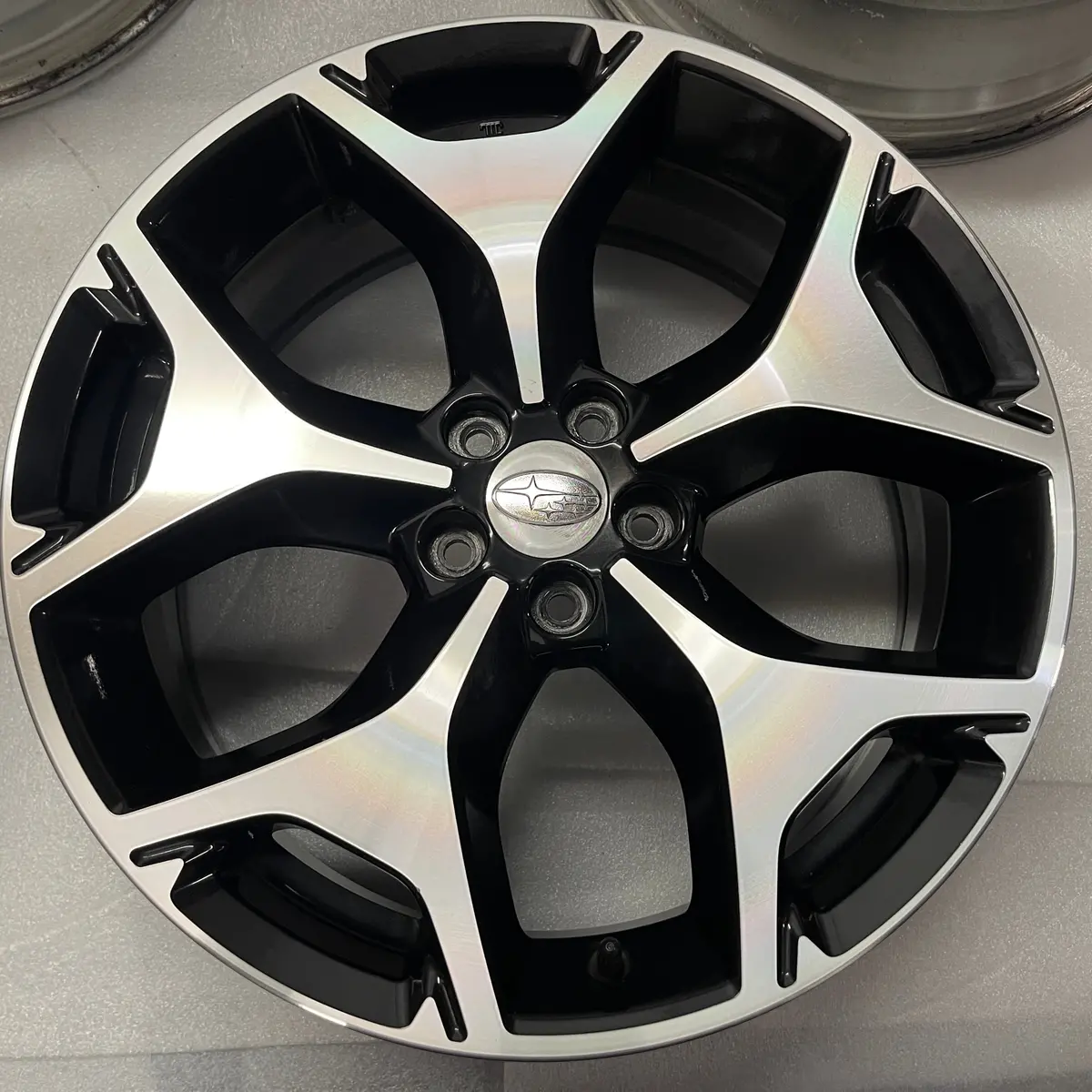 Single (1) 2014 - 2018 Subaru Forester Factory 18 Wheel Oem Rim Black Machined 1