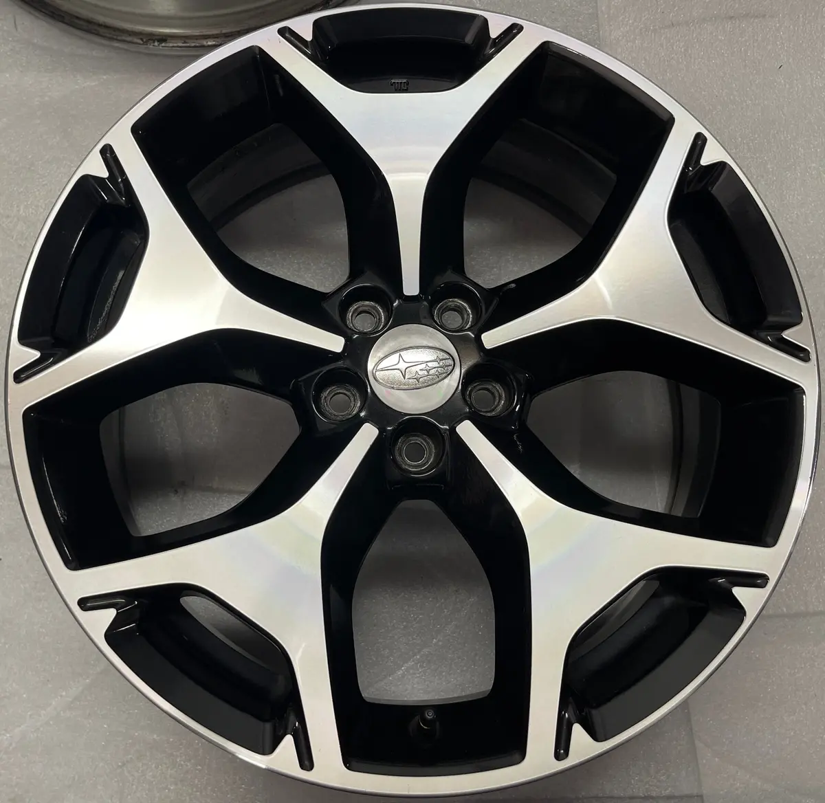 One Single 2014 - 2018 Subaru Forester Factory 18 Wheel Oem Rim Black Machined 1