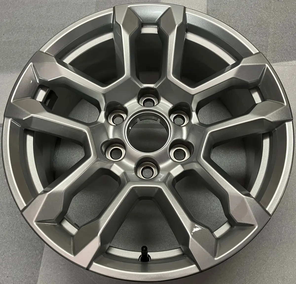 One 2025 Chevy Silverado Tahoe Factory 18 Wheel Rim Oem 14091 Suburban 84775274 1