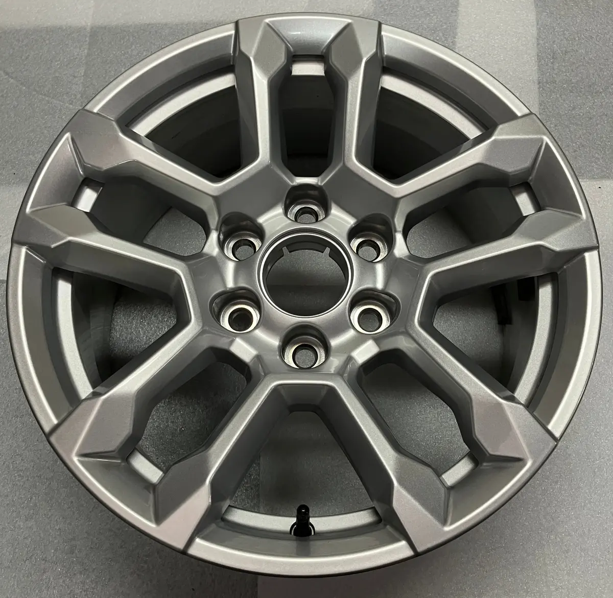 Sold Single 2025 Chevy Silverado Tahoe Suburban Factory 18 Wheel Rim Oem 84775274 14091 1